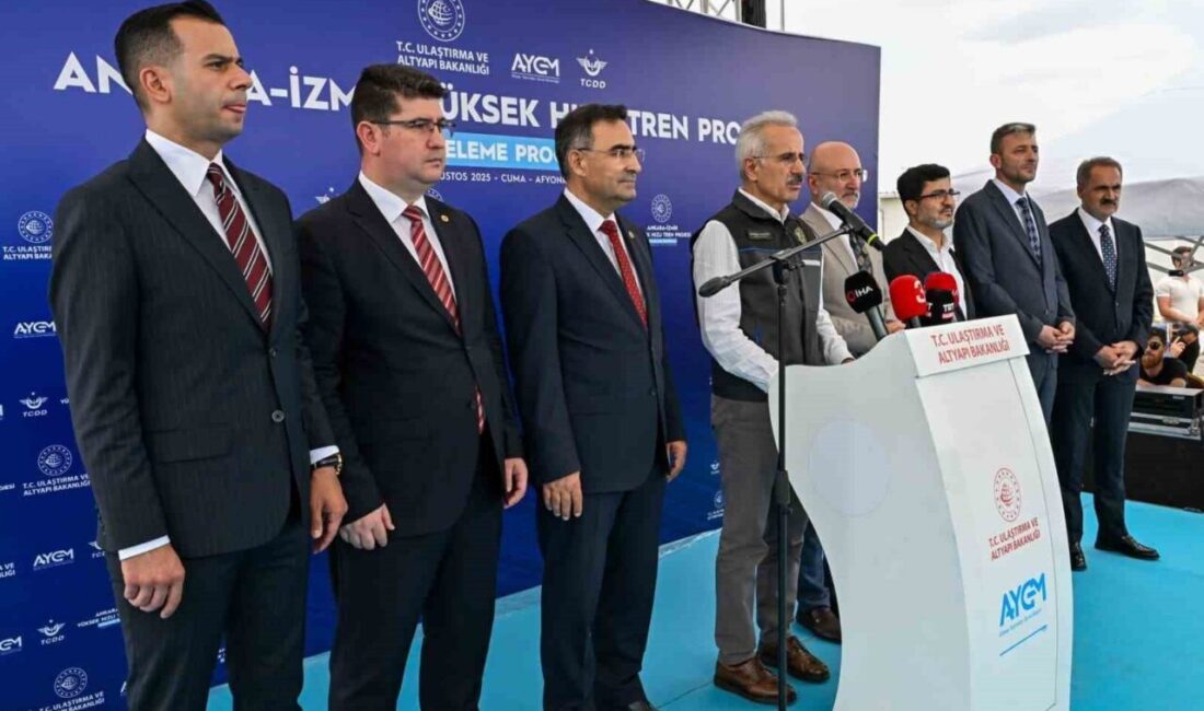 Ulaştırma ve Altyapı Bakanı Abdulkadir Uraloğlu, Yüksek Hızlı Tren ile