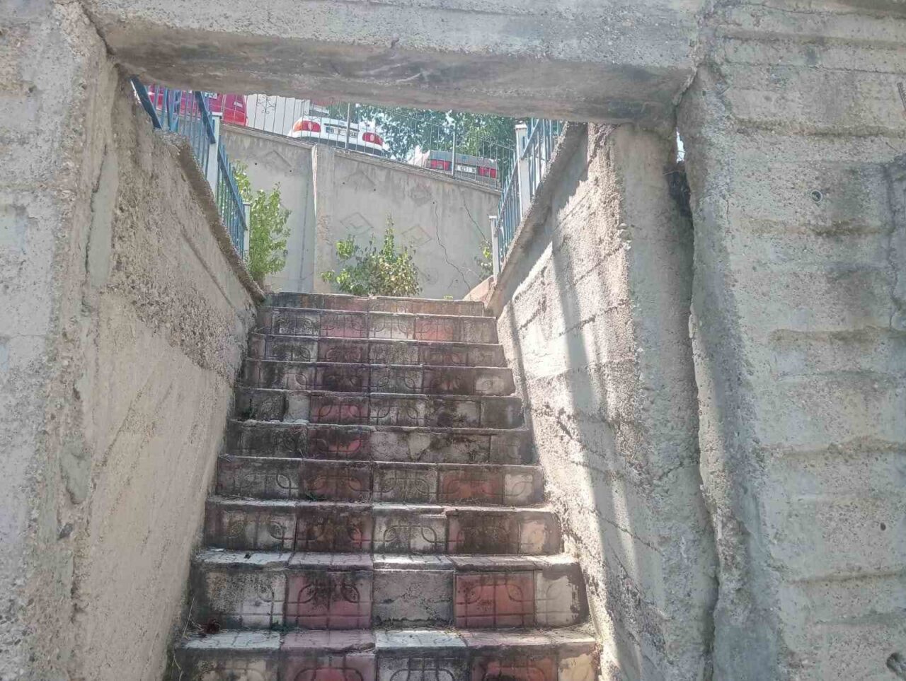 Ankara Sincan'da Mavi Asır sitesinde bulunan bir blok hakkında yıkım