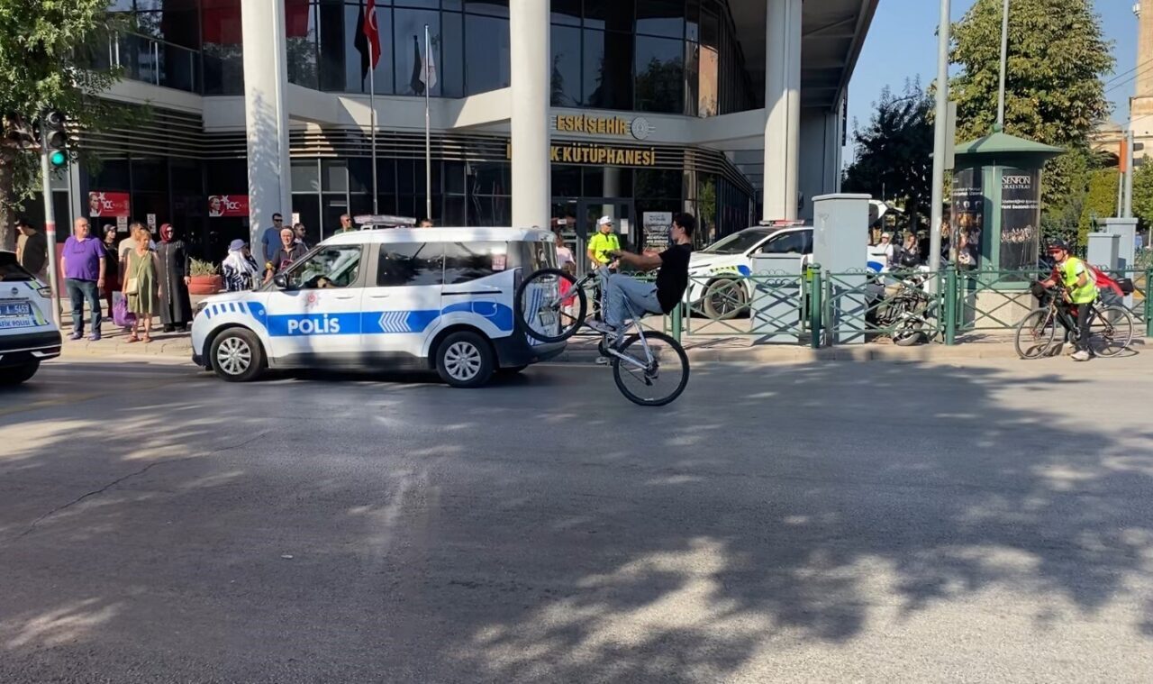 Eskişehir’de 30 Ağustos Zafer Bayramı kutlamaları çerçevesinde düzenlenen bisiklet turu