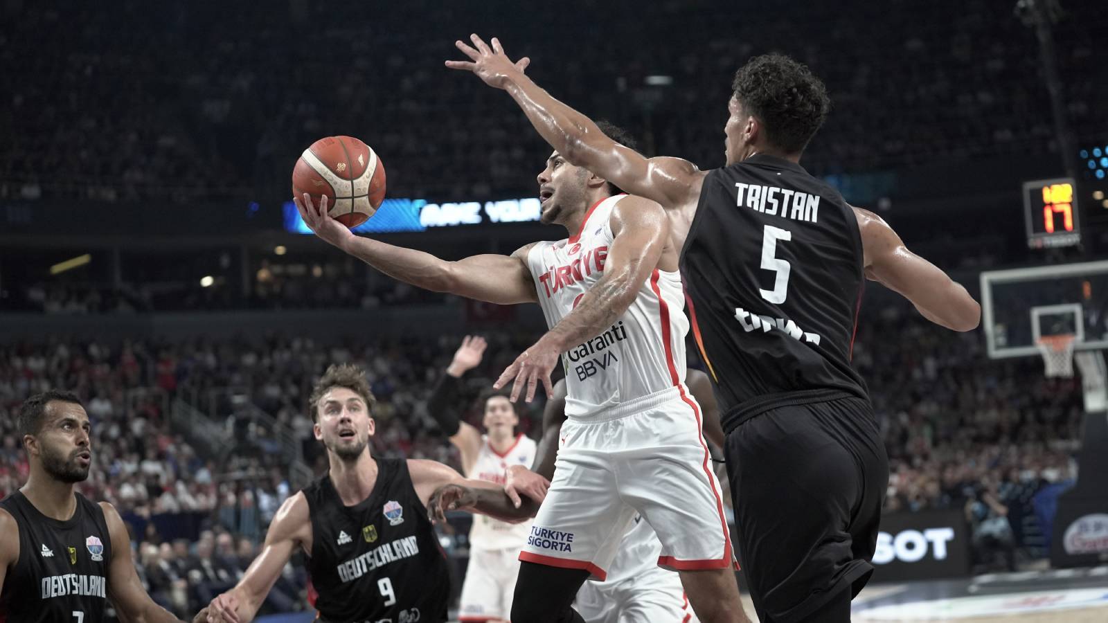 EuroBasket 2025’te tarihi bir performans sergileyen A Milli Erkek Basketbol