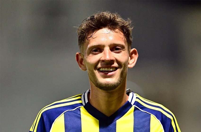 Uğurcan Çakır’ın Galatasaray’a transferiyle gündeme oturan Trabzonspor, Fenerbahçe forması giyen