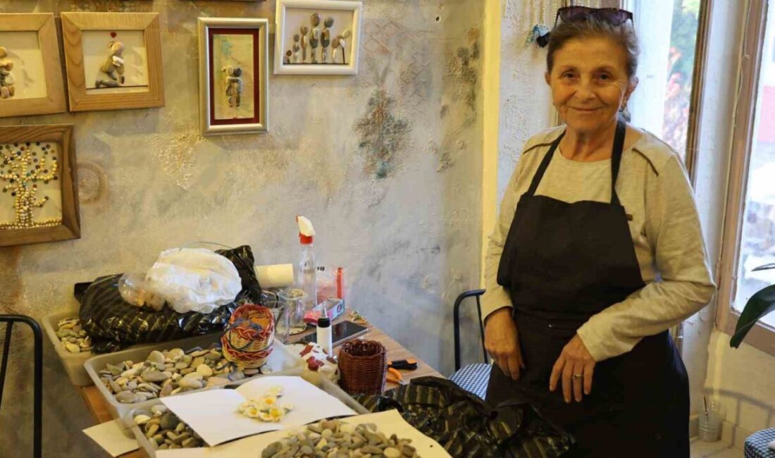 Kırşehir’de Ahilik Haftası kutlamaları çerçevesinde Cacabey Meydanı’nda kurulan stantlarda el