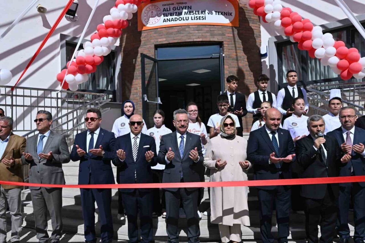 Eskişehir Valiliği himayelerinde kamu kaynakları ile yaptırılarak yeni binasına taşınan