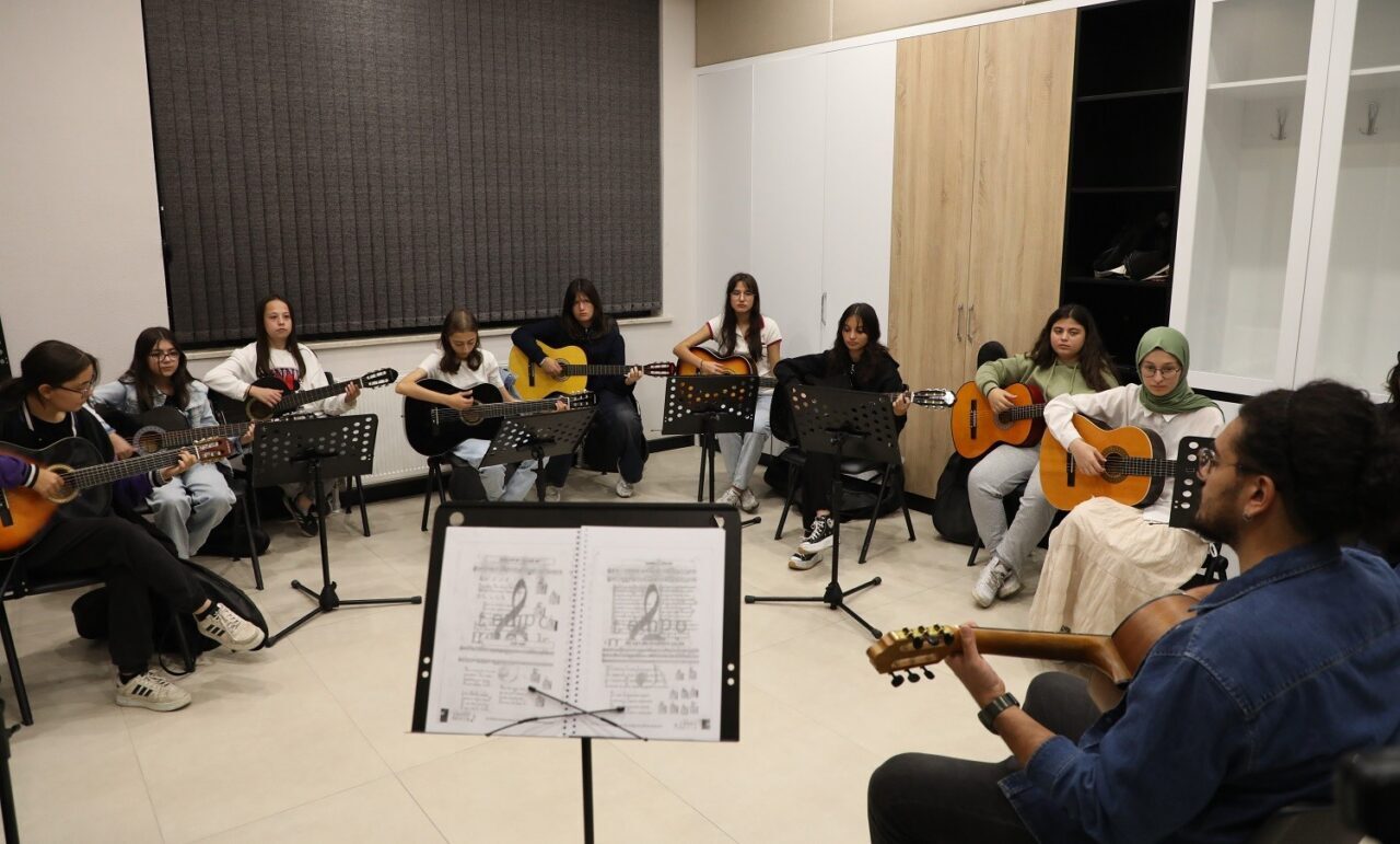 Konya’nın merkez Karatay ilçe Belediyesi, gençlerin sosyal, kültürel ve kişisel