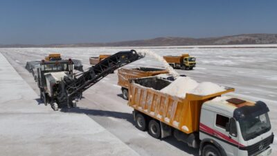 Türkiye’nin en geniş tuz yataklarına sahip Tuz Gölü’nde mikroplastik atıklara