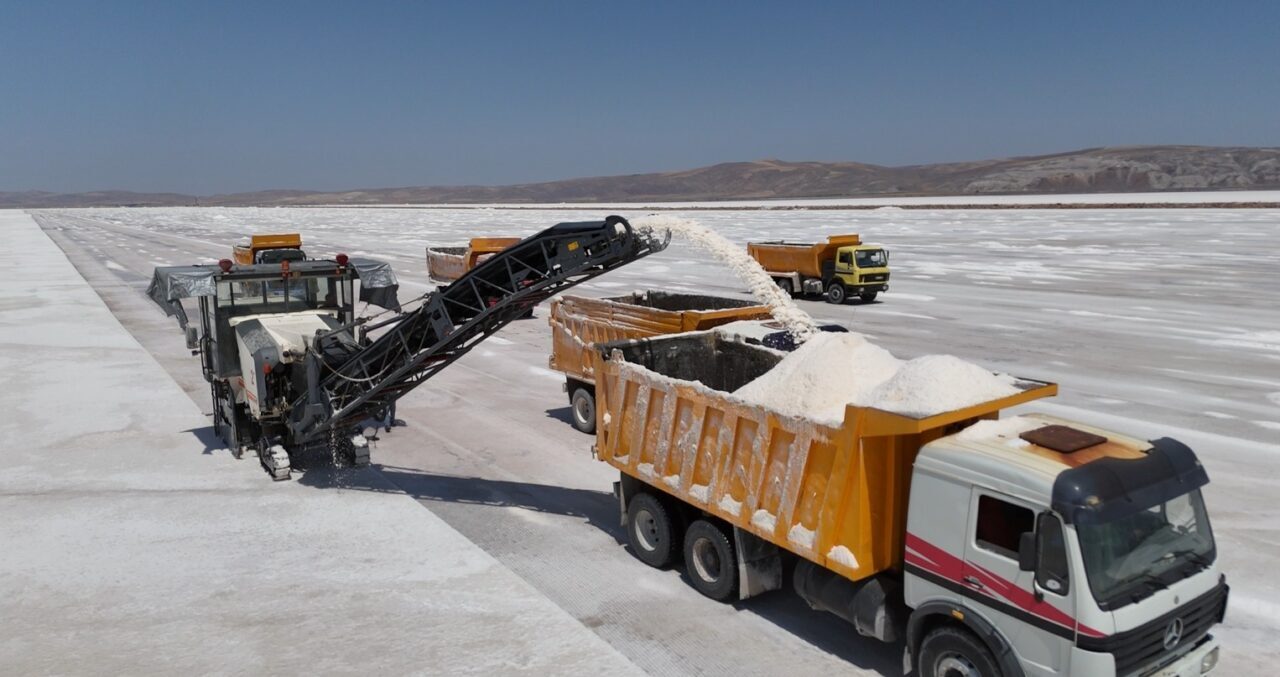 Türkiye’nin en geniş tuz yataklarına sahip Tuz Gölü’nde mikroplastik atıklara