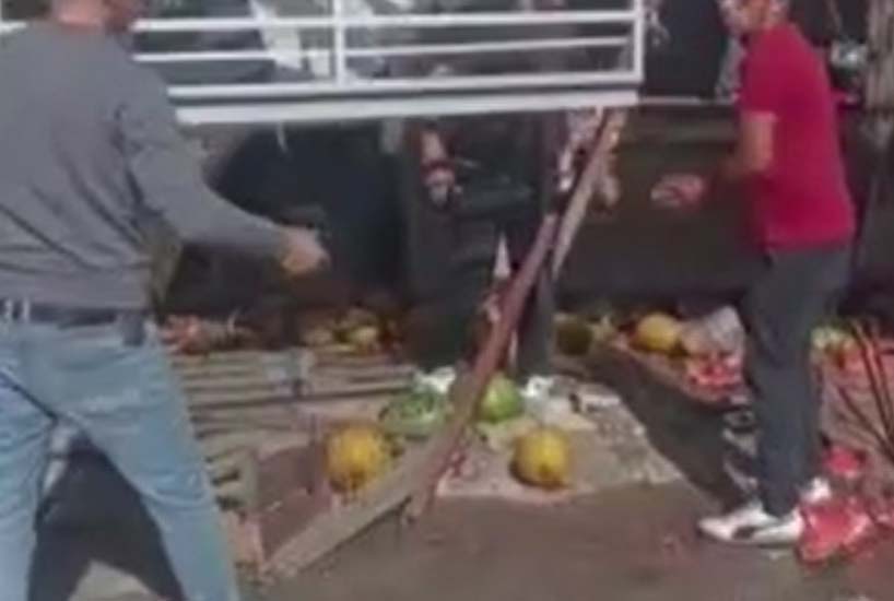 Ankara’nın Beypazarı ilçesinde bir otomobilin karpuz tezganına çarpması sonucu 3