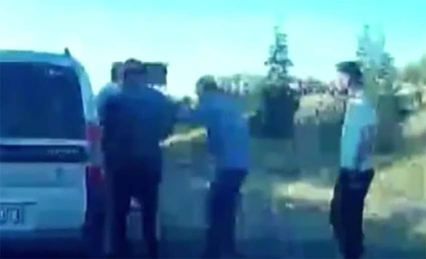 Ankara’nın Etimesgut ilçesinde seyir halindeki ticari taksi, başka bir araç