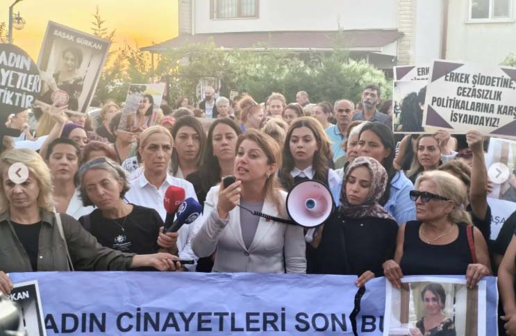 Başkent Ankara’da, boşanma aşamasında olduğu eşinin babası tarafından bıçaklanarak yaşamını