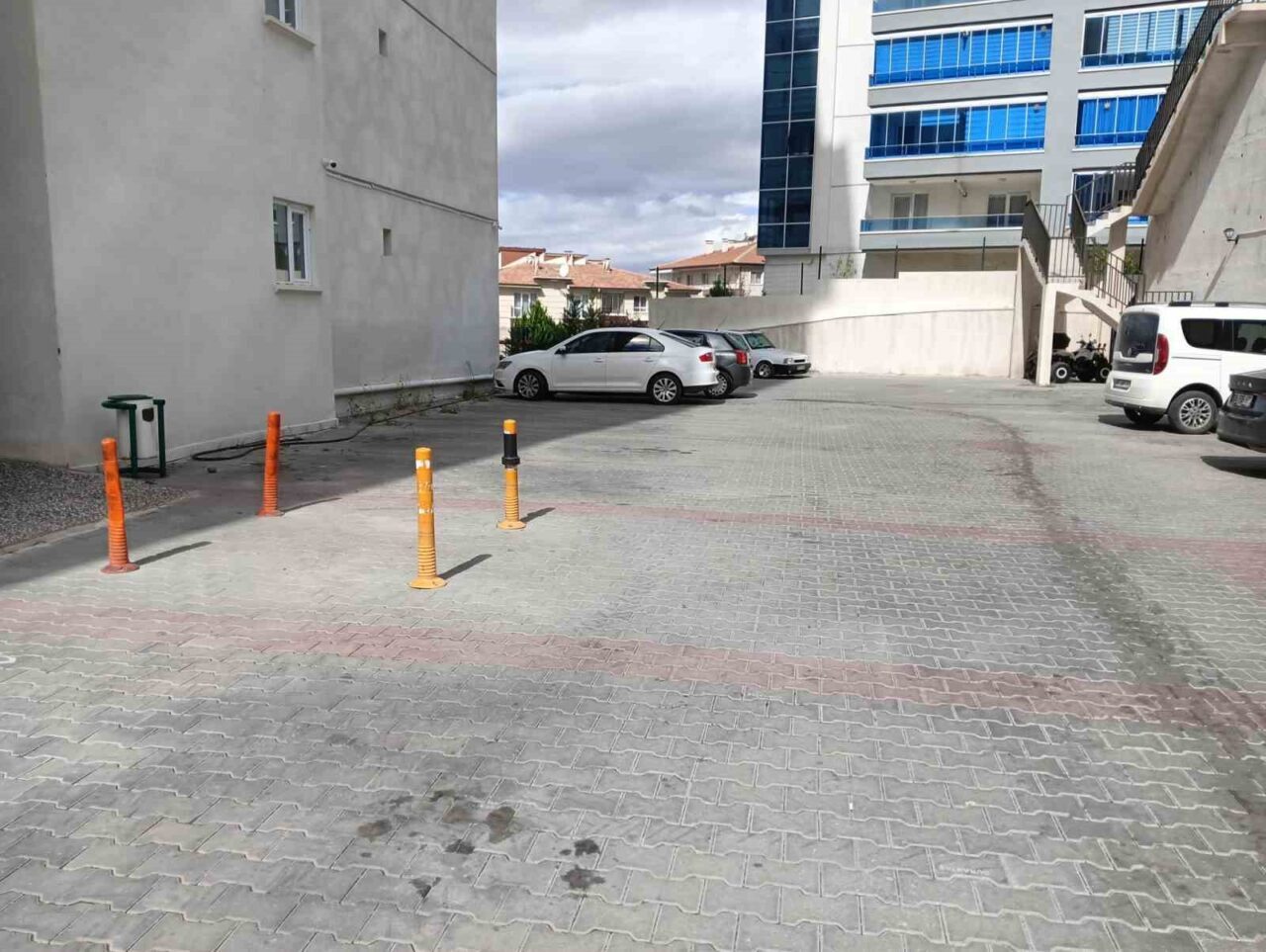 Ankara’da 13. kattaki yangın merdiveninin penceresinden düşen 6 yaşındaki çocuk