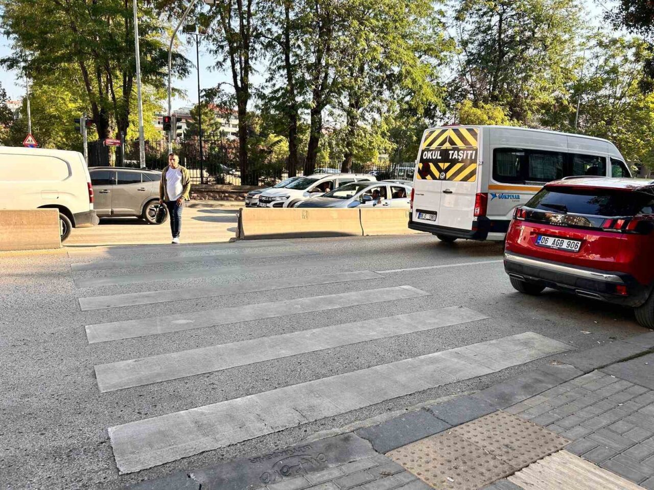 Ankara’nın Çankaya ilçesinde, yaya geçidinde yol vermeme nedeniyle çıkan tartışmada