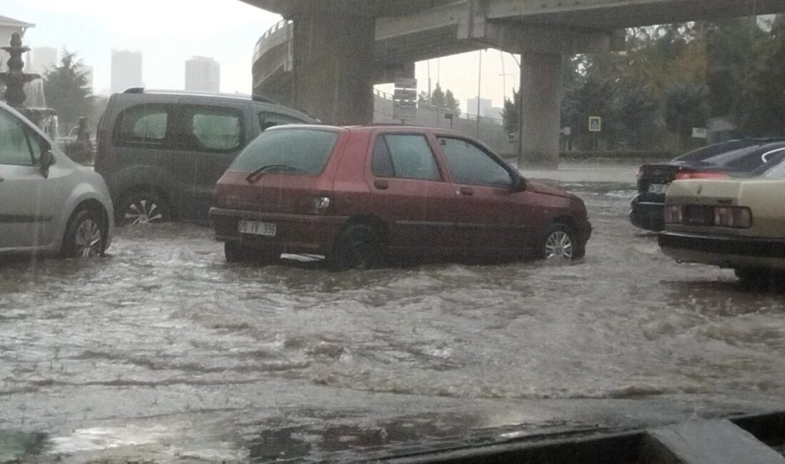 Başkent Ankara’nın Keçiören ilçesinde etkili olan sağanak, ulaşımda aksamalara neden