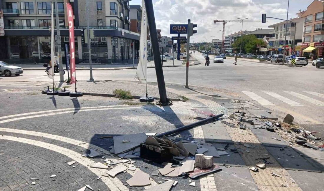 Ankara’nın Gölbaşı ilçesinde seyir halindeki otomobilin yan yoldan gelen taksi