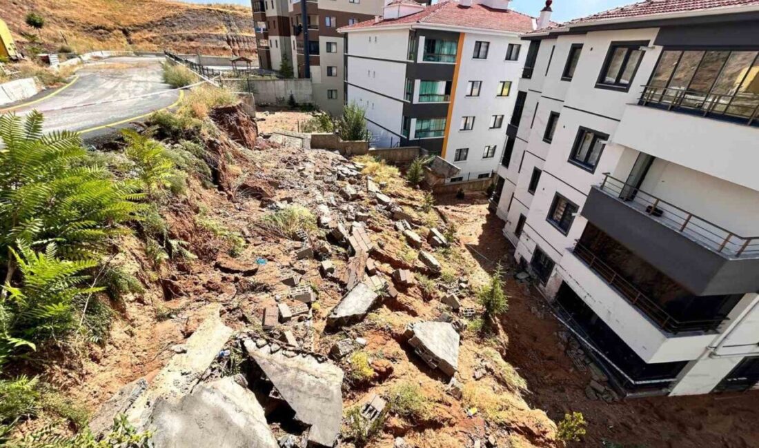 Ankara’nın Gölbaşı ilçesinde şiddetli yağmura dayanamayan istinat duvarı yıkıldı, bir