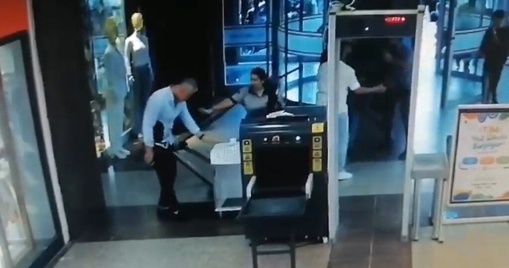 Yozgat’ta bir alışveriş merkezi müdürü Hakan Karakoç’un bıçaklanarak hayatını kaybettiği