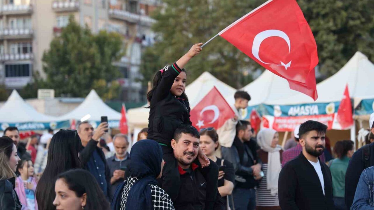  Ticaret Bakanı Ömer Bolat, Kırşehir Cacabey Meydanı’nda düzenlenen 38. Ahilik