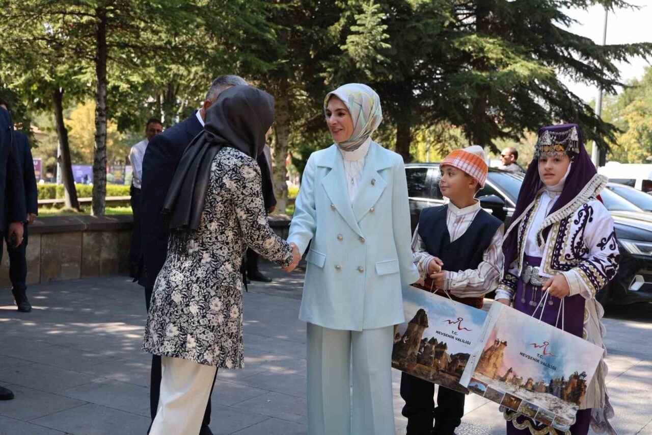 Aile ve Sosyal Hizmetler Bakanı Mahinur Özdemir Göktaş, "Şiddet önleme