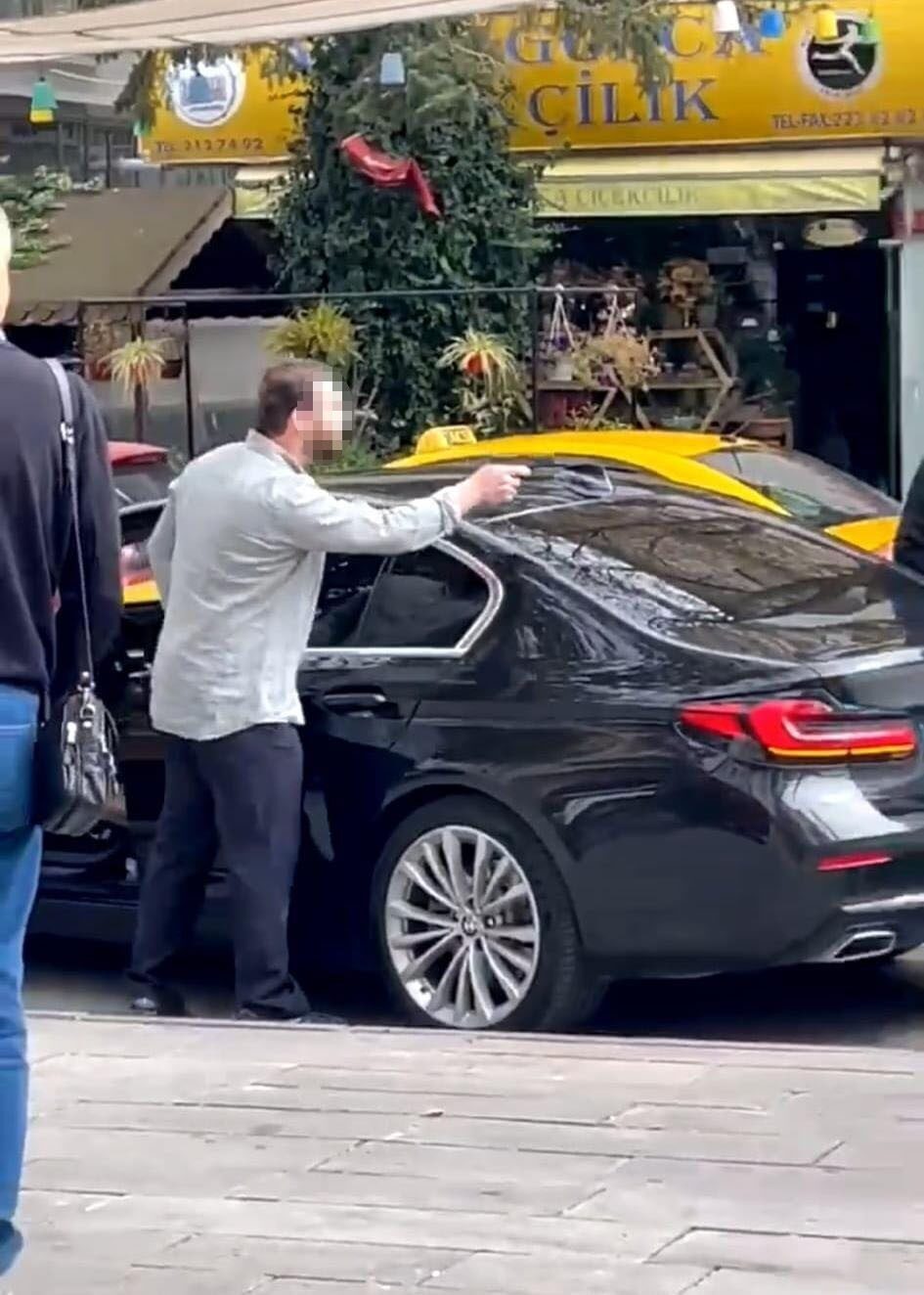 Ankara'da iki sürücü arasında yaşanan tartışma sırasında silah çekilmesi vatandaş