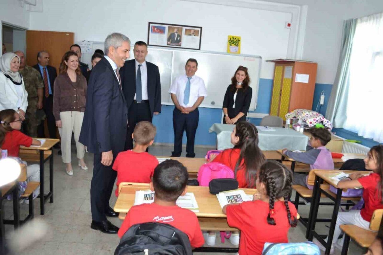 Ankara'nın ilçesi Beypazarı’nda 2025-2026 Eğitim Öğretim Yılı ilköğretim haftası kutlandı.