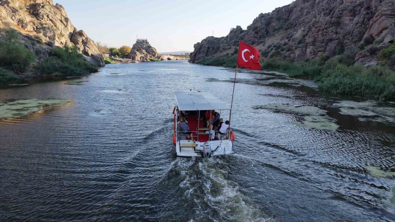 Kırıkkale’de, Anadolu Selçuklu Devleti döneminde inşa edilen Çeşnigir Köprüsü, Kızılırmak