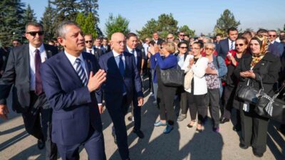 Cumhuriyet Halk Partisi (CHP) Genel Başkanı Özgür Özel ve beraberindeki