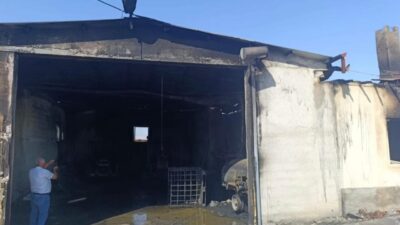 Konya’nın Ereğli ilçesinde bir depoda çıkan yangında, 2 traktör, ev