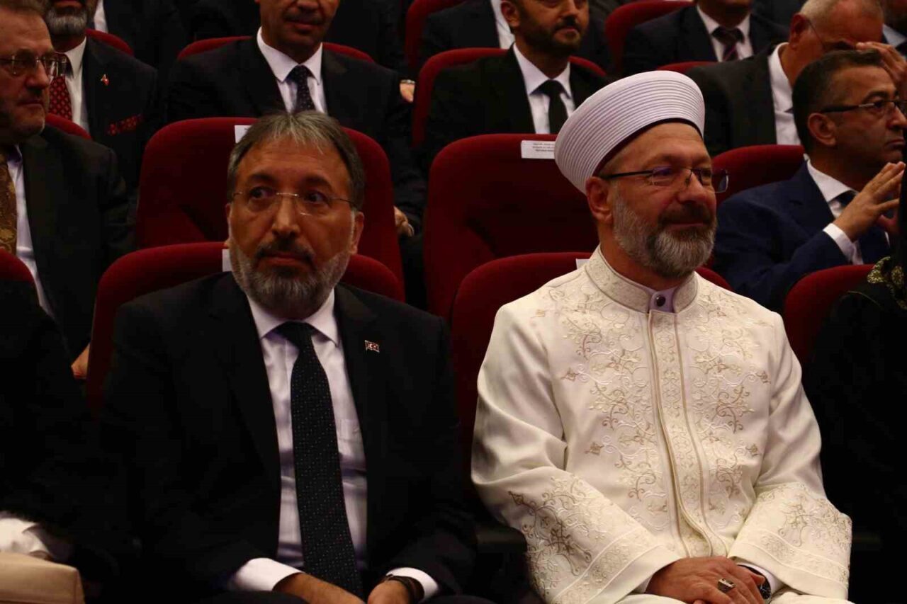 Diyanet İşleri Başkanlığı devir teslim töreni gerçekleşti. Ali Erbaş görevini