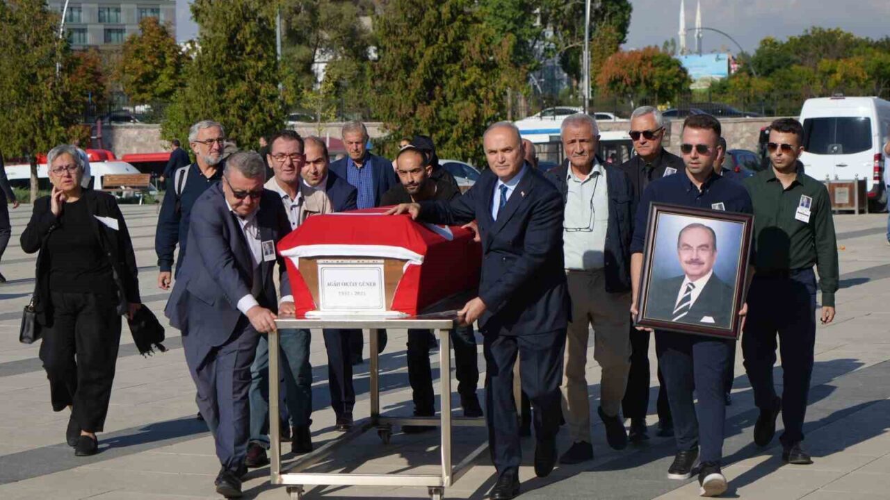 Ankara’da 88 yaşında hayatını kaybeden eski Kültür Bakanı Agah Oktay