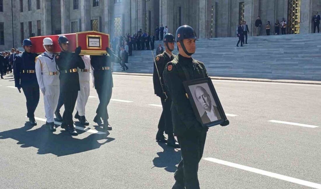 Eski TBMM Başkanı Cahit Karakaş için TBMM’de tören düzenlendi.