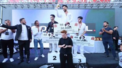 Eskişehir’de düzenlenen ’Eskişehir Hair Fest’ yarışmasında başarılı olan yarışmacılara ödülleri