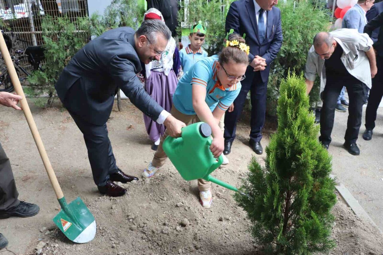 Eskişehir’de 2025-2026 eğitim-öğretim yılı açılış töreninde, Milli Eğitim Bakanlığı’nın "Yeşil