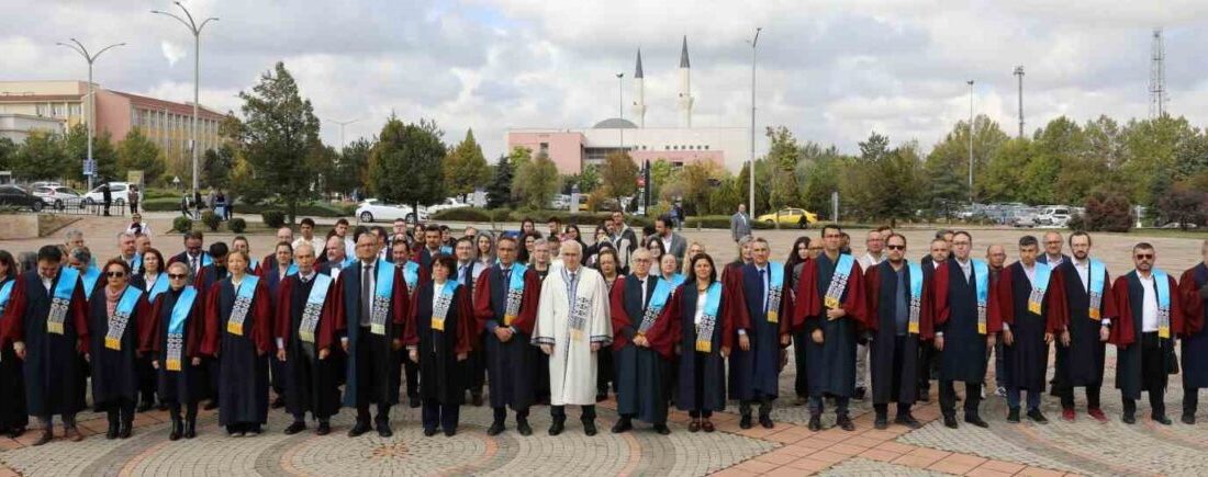 Eskişehir Osmangazi Üniversitesi (ESOGÜ) 2025-2026 Akademik Yılı Açılış Töreni gerçekleştirildi.