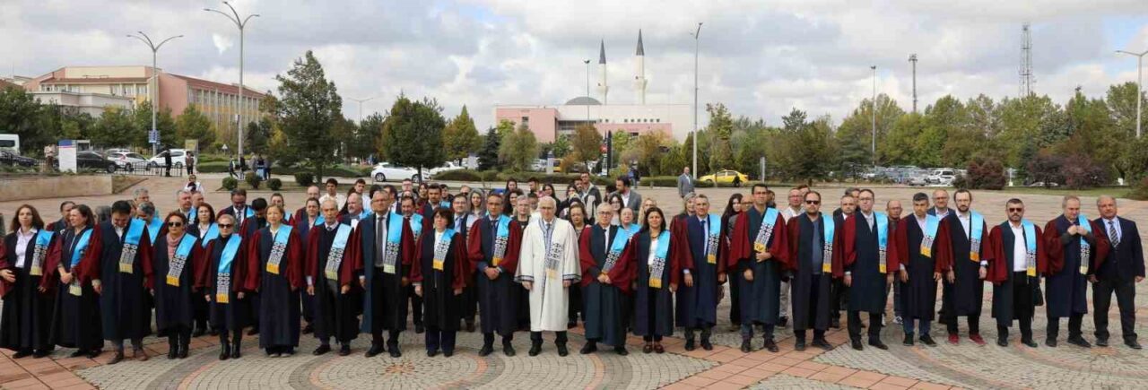 Eskişehir Osmangazi Üniversitesi (ESOGÜ) 2025-2026 Akademik Yılı Açılış Töreni gerçekleştirildi.