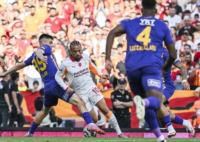 Süper Lig’in 5. haftasında Galatasaray, Atatürk Olimpiyat Stadyumu’nda oynanan maçta