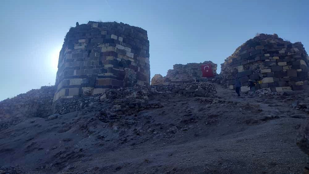 Ankara’nın Beypazarı ilçesinde bulunan Adaören Kalesi’nin sırları gün yüzüne çıkıyor.