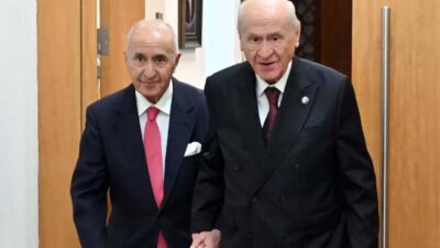 Eski CHP Genel Başkanı ve TBMM eski Başkanı Hikmet Çetin,