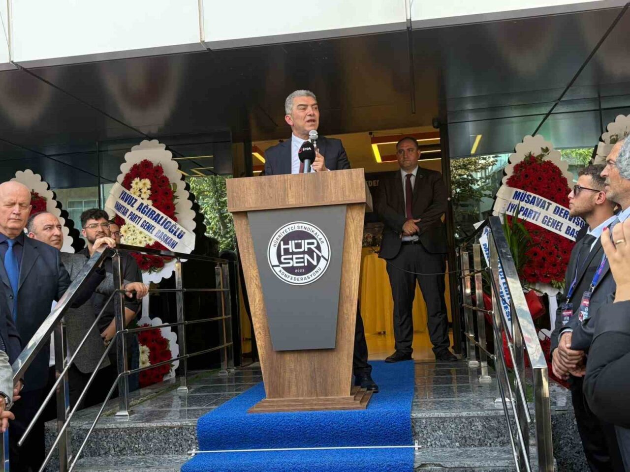 Hürriyetçi Sendikalar Konfederasyonu’nun (HÜR-SEN) yeni binası Ankara'da açıldı.