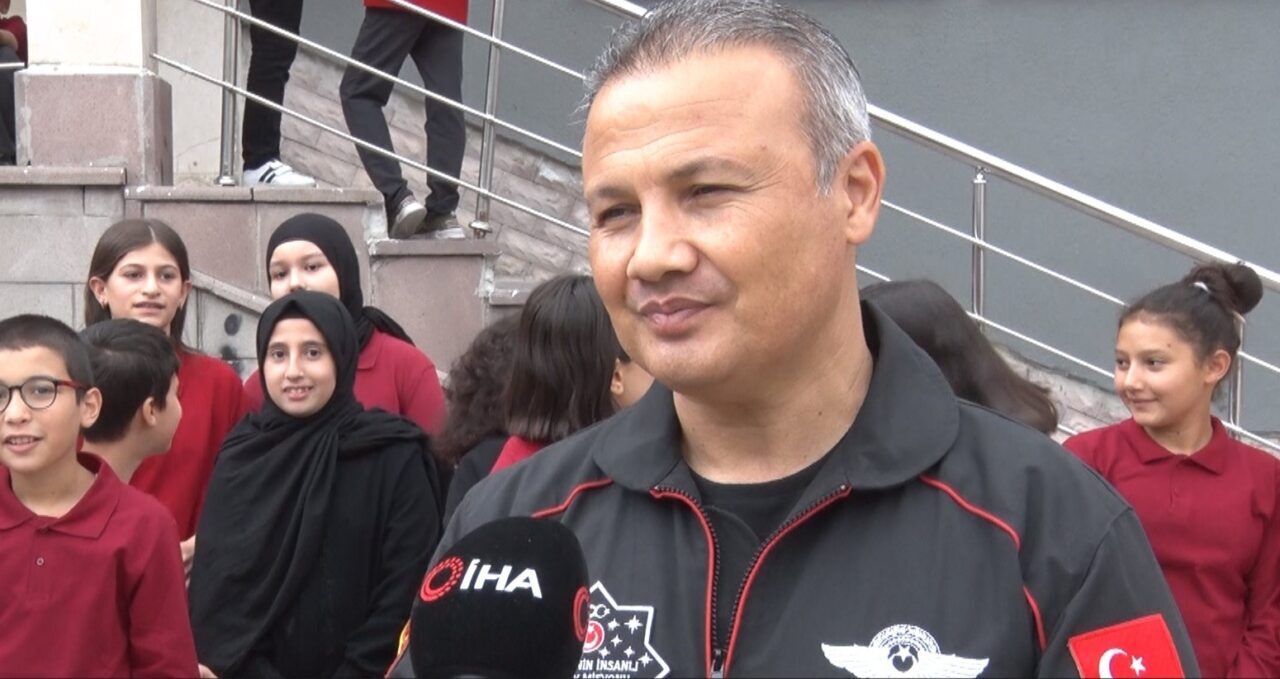 İlk Türk Astronot Alper Gezeravcı, yeni eğitim öğretim yılının ilk
