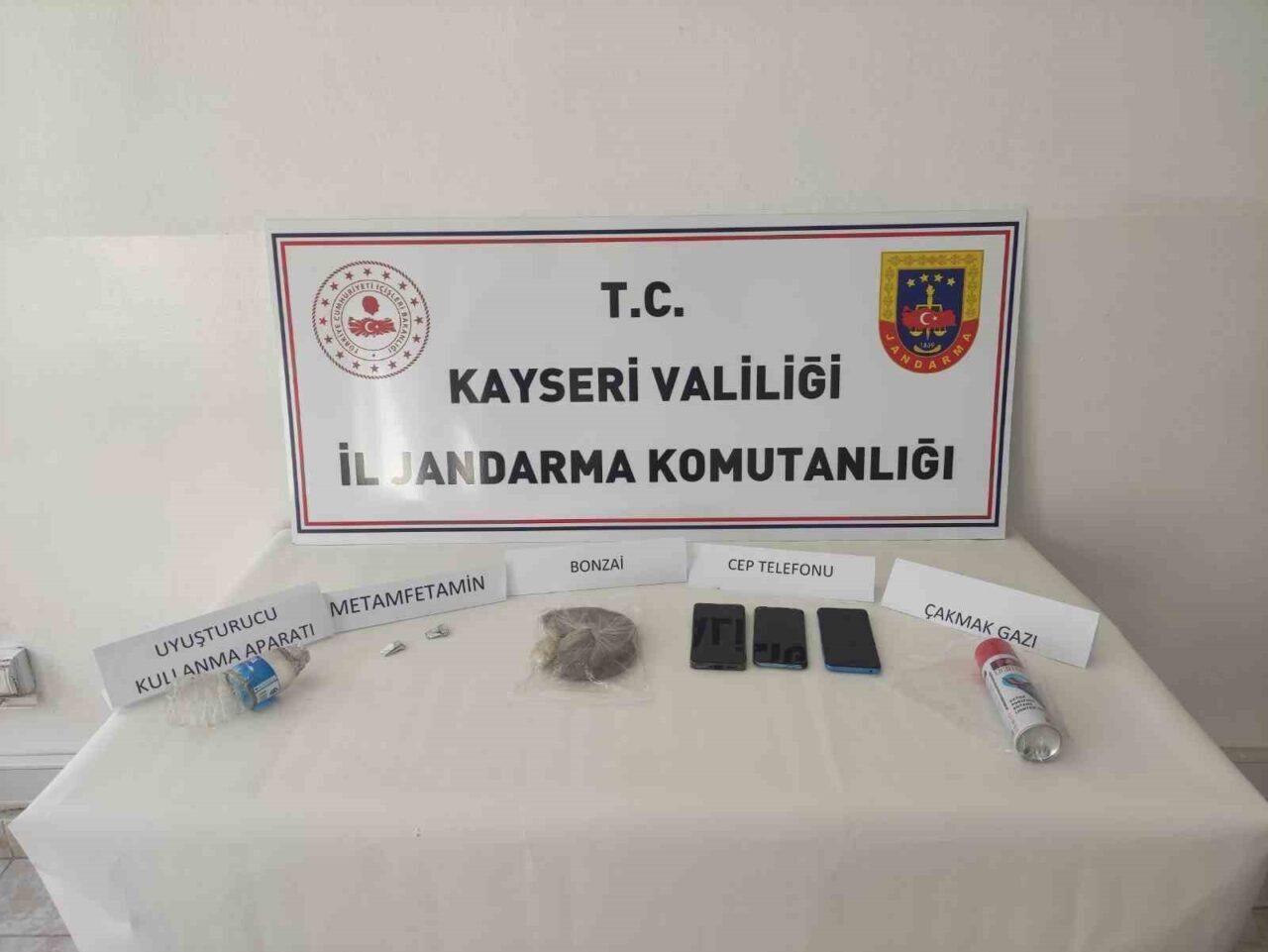 Kayseri’de jandarma ekipleri tarafından düzenlenen  operasyonda 100 gram yasaklı