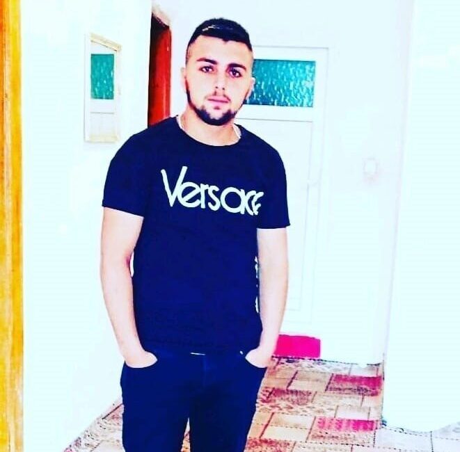 Nevşehir’de süt toplama kamyonetinin kasasından düşen genç hayatını kaybetti.