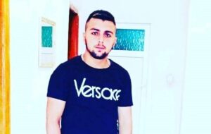 Nevşehir’de süt toplama kamyonetinin kasasından düşen genç hayatını kaybetti.