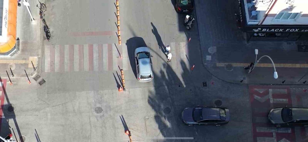 Karaman’da yaya geçitlerinde yayalara yol vermeyen sürücülere para cezası yazıldı.