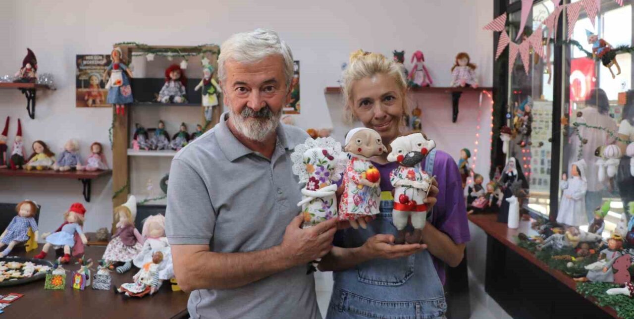 Eskişehir’de çocukları için başladıkları bez bebek yapımını bir tutkuya dönüştüren