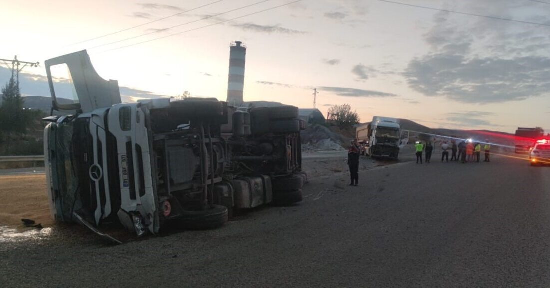 Kırıkkale’de kontrolden çıkarak karşı yola geçen tır, başka bir tıra