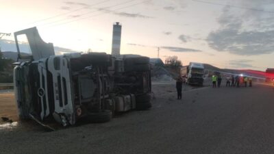 Kırıkkale’de kontrolden çıkarak karşı yola geçen tır, başka bir tıra