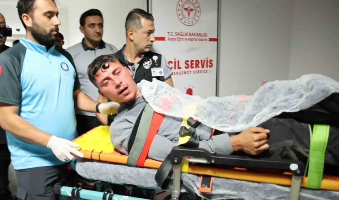 Aksaray’da önce tartışıp sonra kavga eden gençler birbirlerini bıçakla yaralayarak