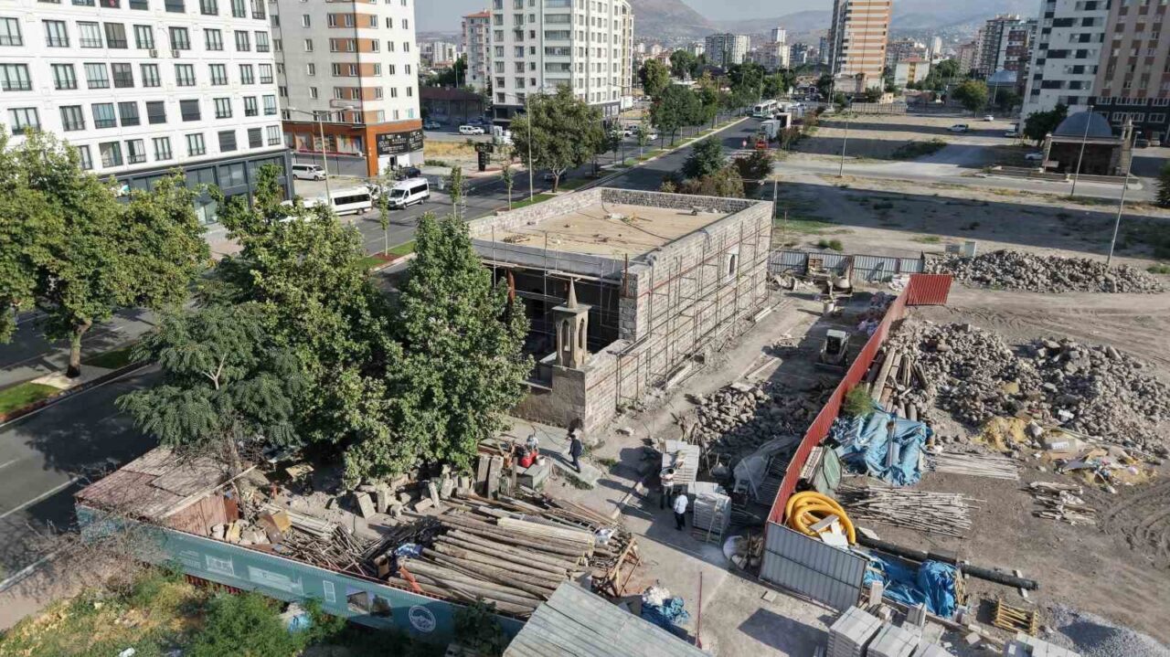 Kayseri Büyükşehir Belediyesi, 16’ncı yüzyıldan günümüze ulaşan Tasmakıran Camii’ni restore