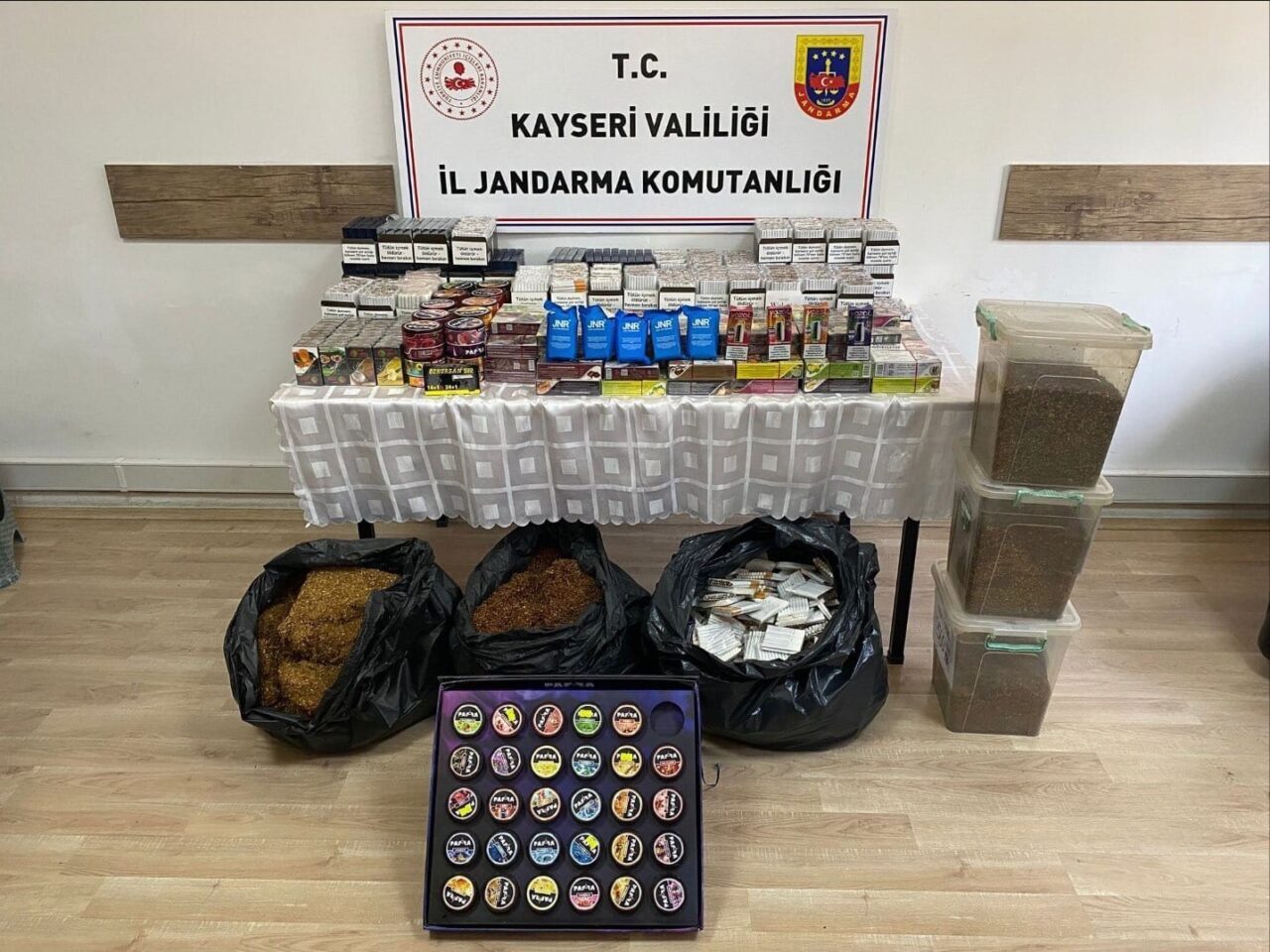 Kayseri’de jandarma ekipleri tarafından yapılan çalışmalarda; 20 bin 980 adet