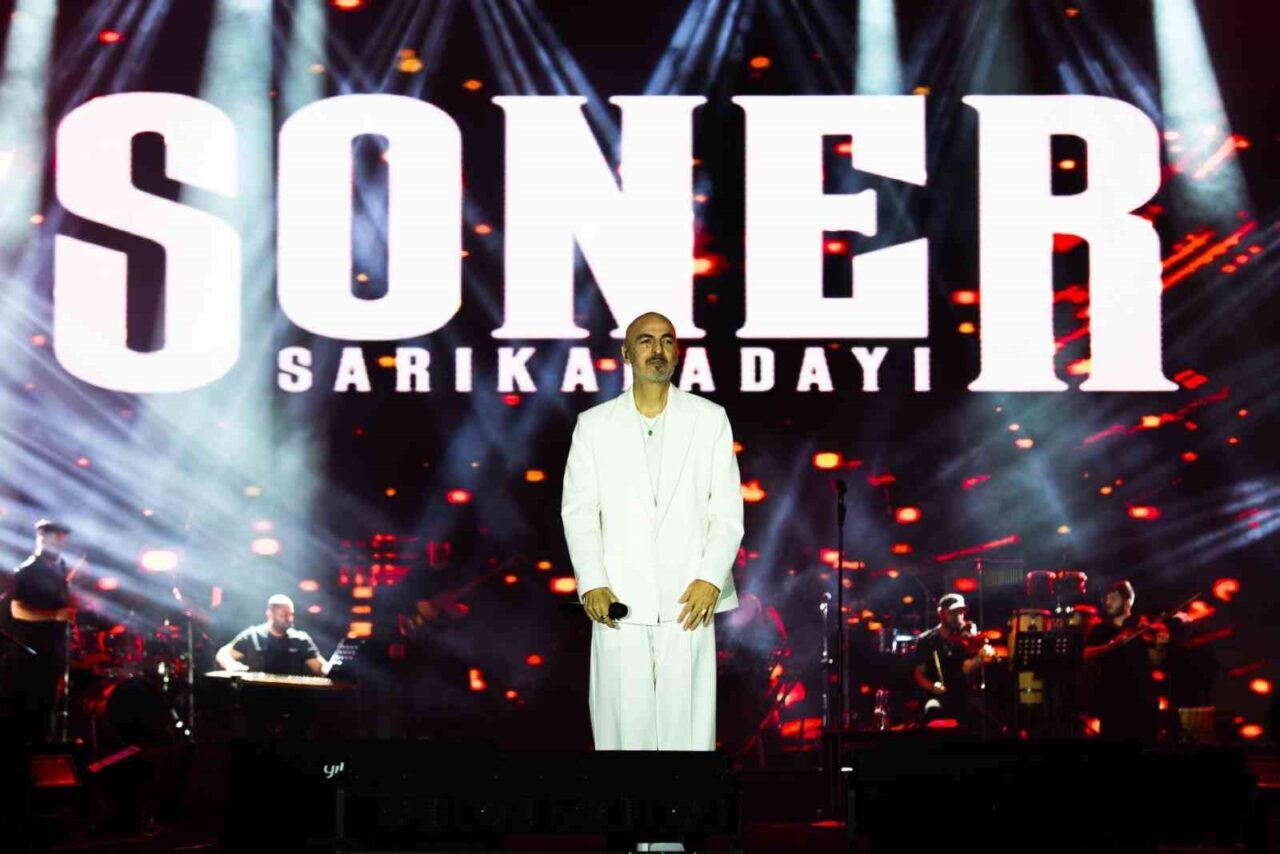 Kayseri Kültür Yolu Festivali’nin sekizinci gününde sahne alan Soner Sarıkabadayı,