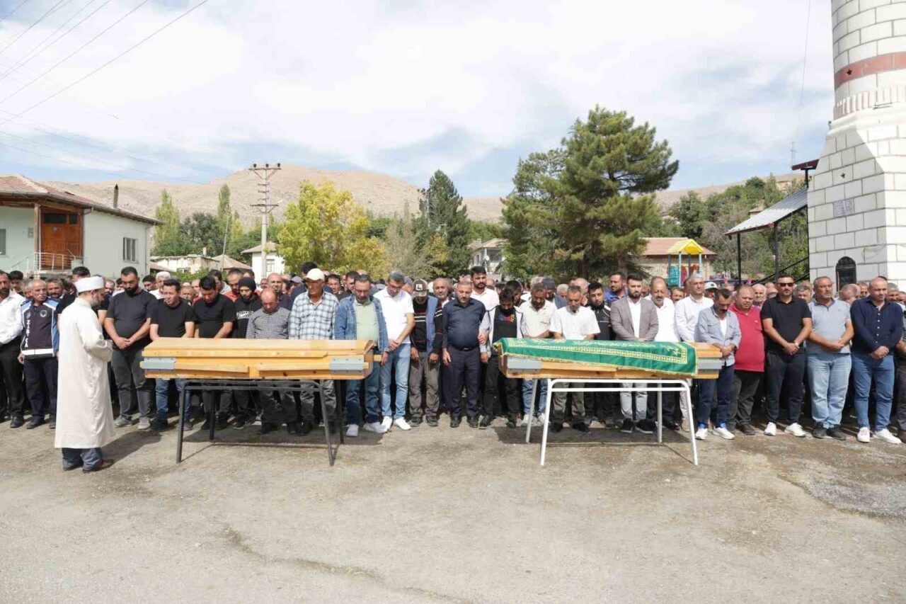 Konya’nın Halkapınar ilçesinde trafik kazasında hayatını kaybeden 3 yaşındaki ikiz